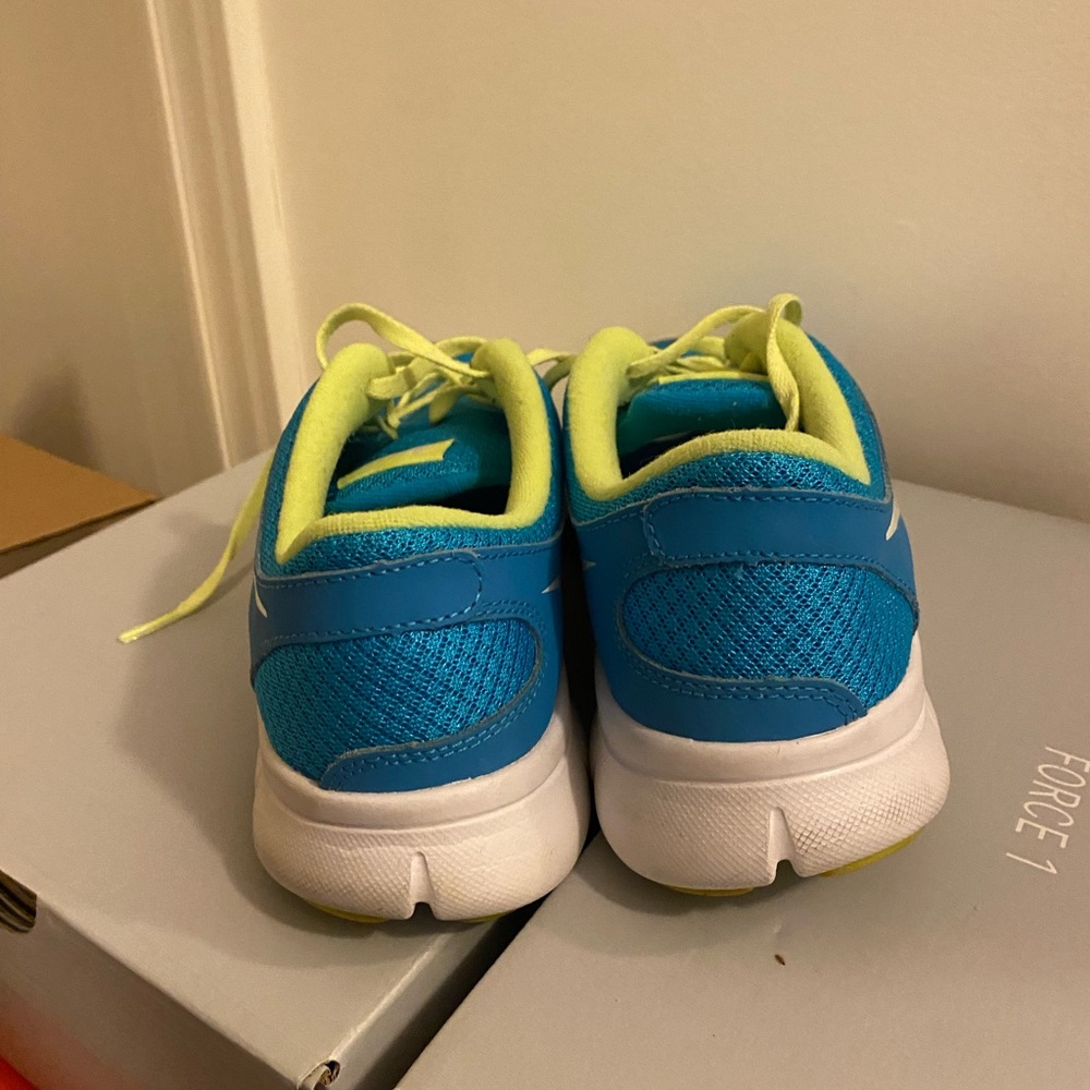 Nike Sneakers - Picture 4 of 5